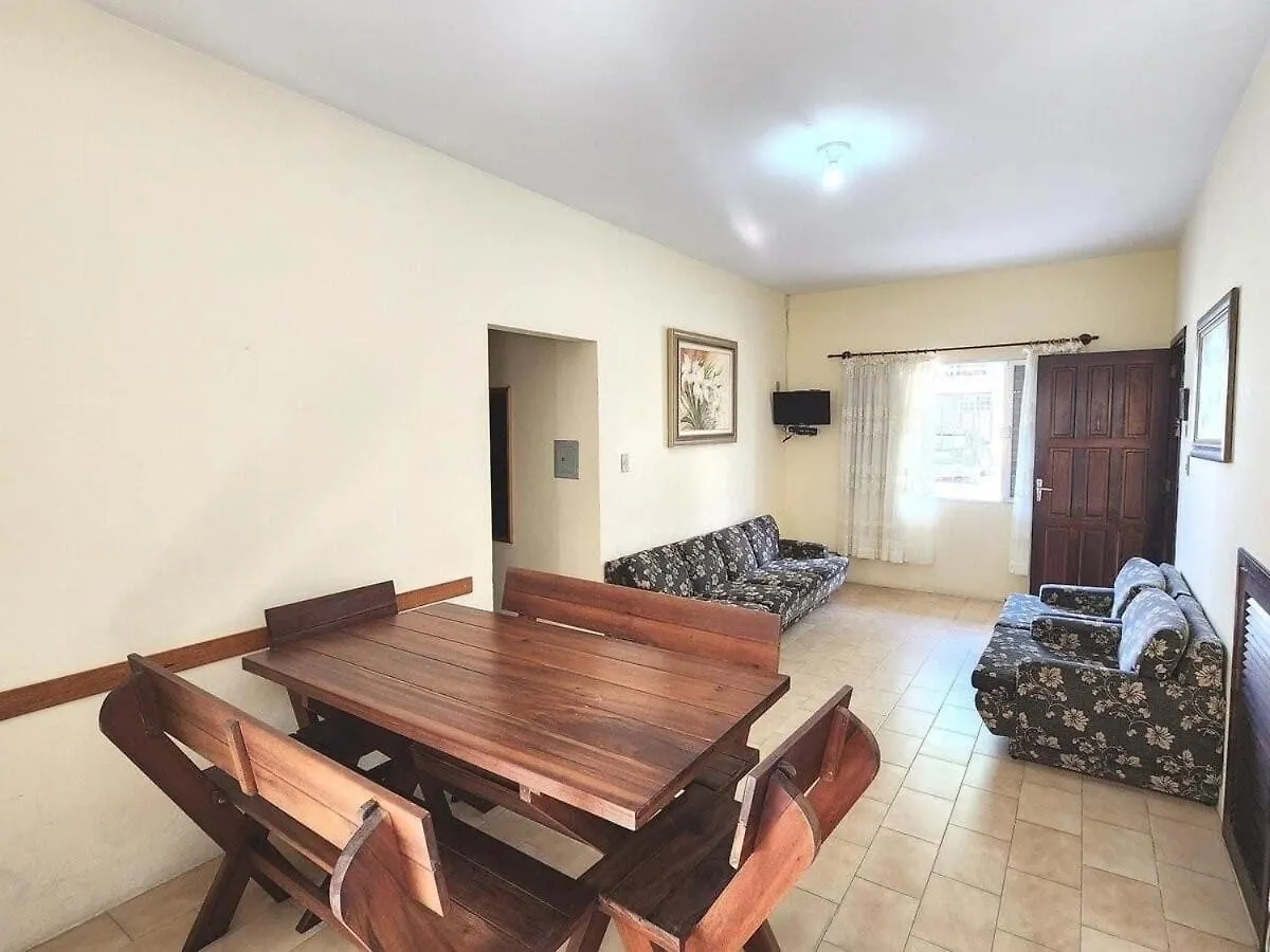 Residencial 50M Da Praia De Bombas 邦比尼亚斯 0*,  巴西